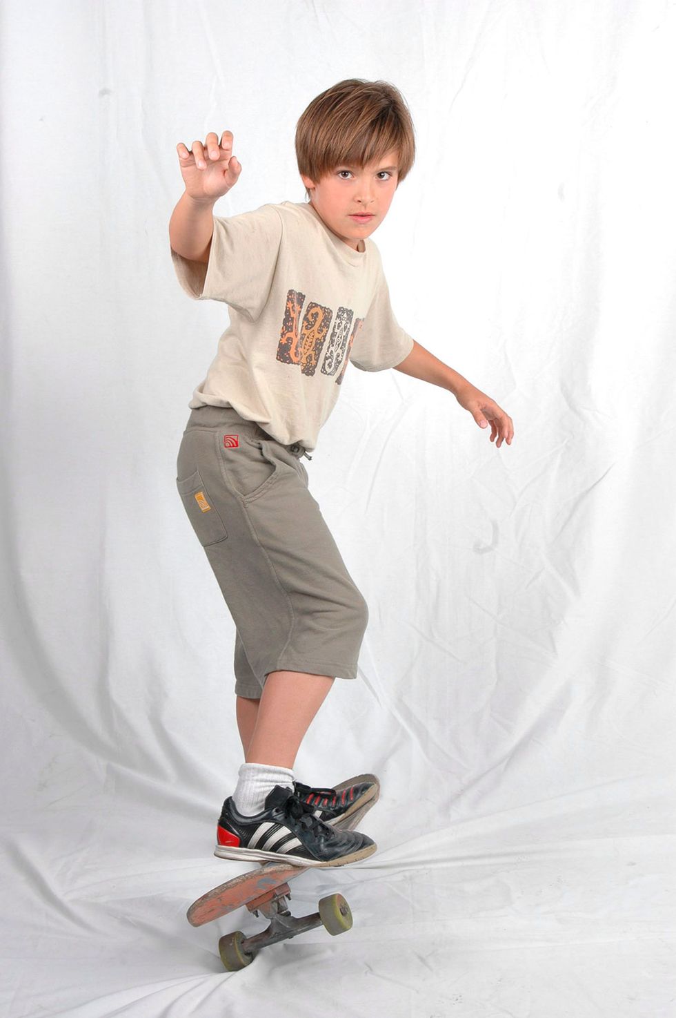 White, Footwear, Cool, Recreation, Sports equipment, Skateboarder, Skateboard, Child, Skateboarding Equipment, Skateboarding, 