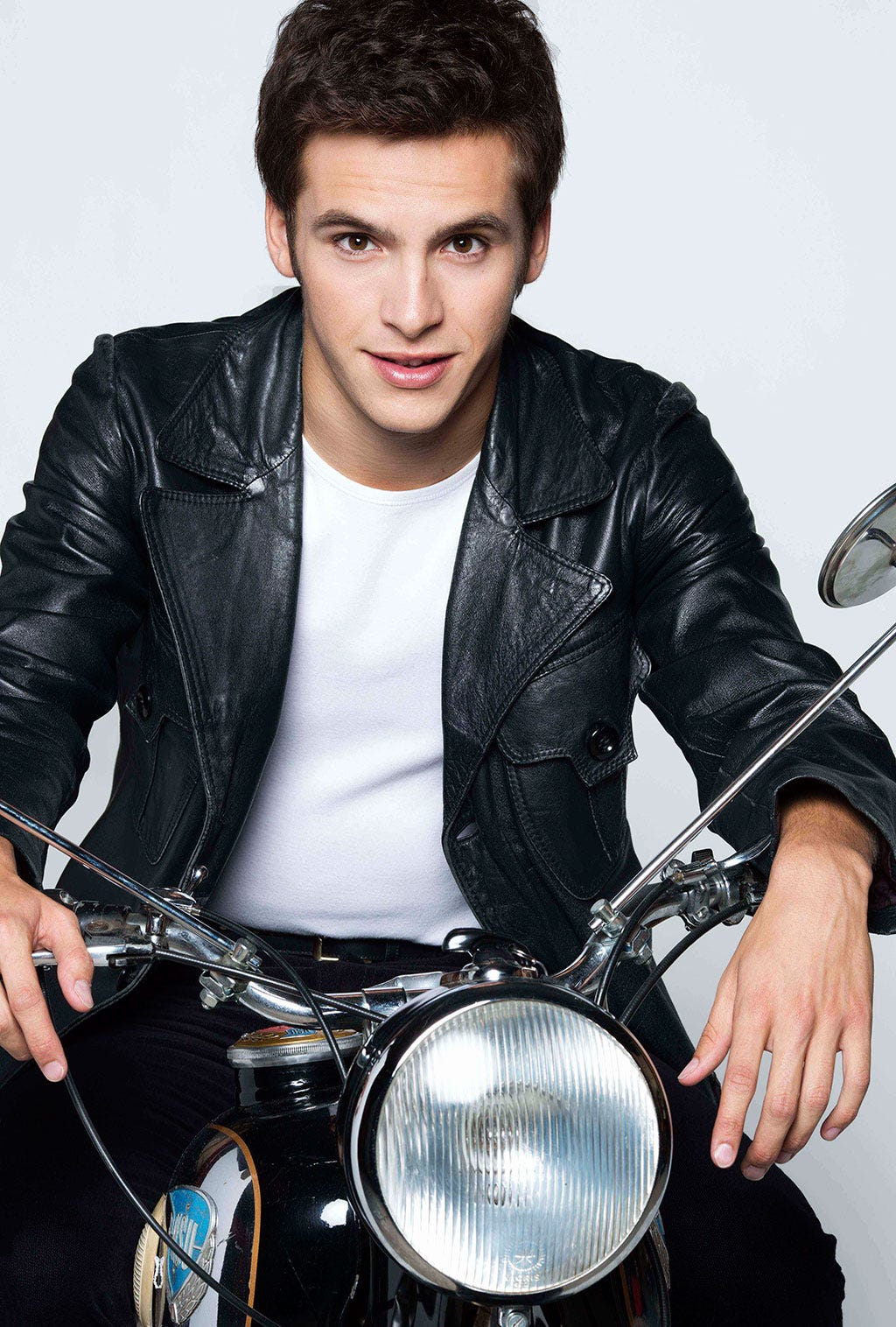 Jacket, Leather jacket, Leather, Model, Beauty, Hairstyle, Cool, Muscle, Fashion, Textile, 