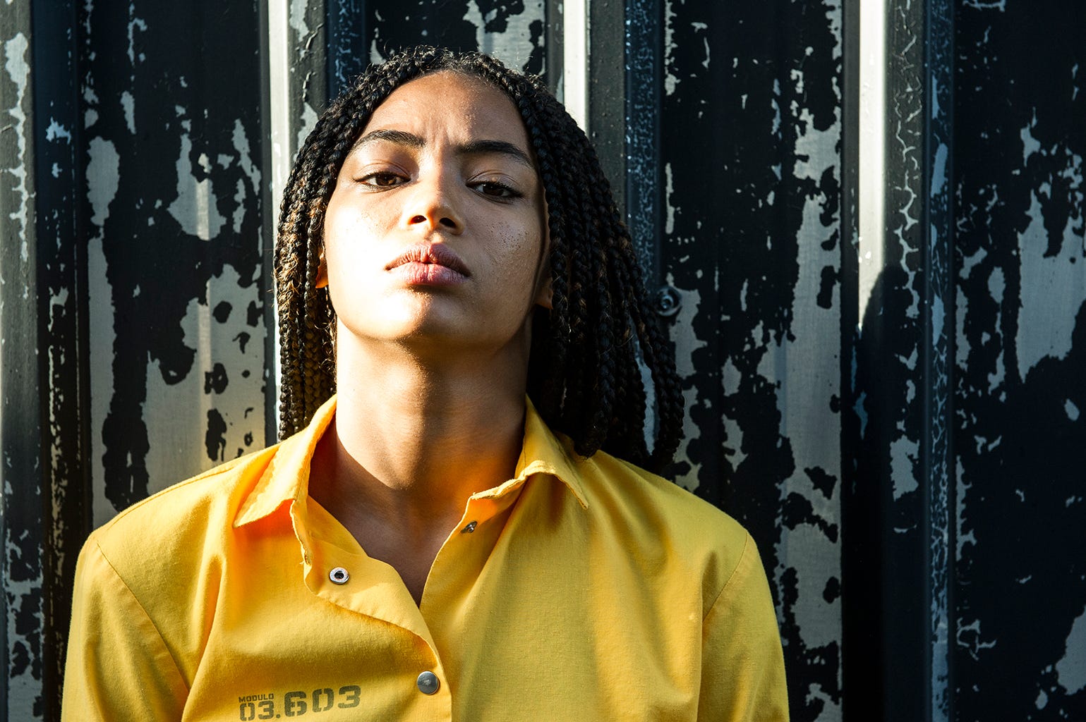Face, Yellow, Head, Eye, Human, Photography, Black hair, Adaptation, Smile, T-shirt, 