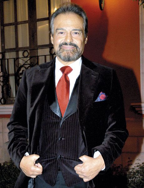 Clothing, Dress shirt, Collar, Coat, Facial hair, Shirt, Hand, Outerwear, Formal wear, Suit, Clothing, Dress shirt, Collar, Coat, Facial hair, Shirt, Hand, Outerwear, Formal wear, Suit,