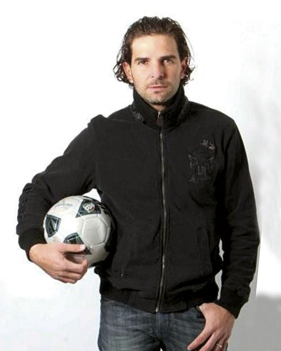 Jacket, Sleeve, Trousers, Denim, Jeans, Textile, Toy, Collar, Soccer ball, Outerwear, 