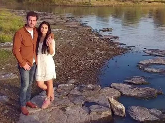 Body of water, Nature, Water resources, Photograph, People in nature, Interaction, Bank, Honeymoon, Vacation, Travel, 