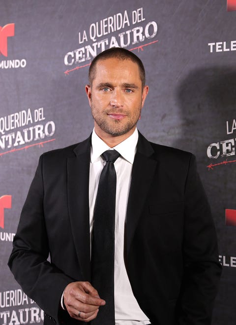 Clothing, Dress shirt, Collar, Sleeve, Chin, Coat, Forehead, Shirt, Suit, Outerwear, 