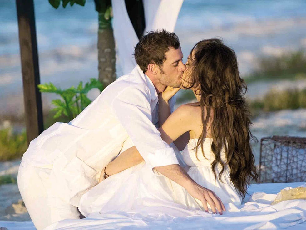 Photograph, Happy, People in nature, Romance, Honeymoon, Love, Interaction, Kiss, Gesture, Bride, 
