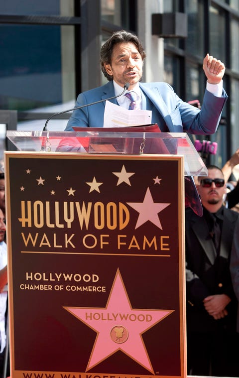 Microphone, Audio equipment, Public speaking, Podium, Lectern, Spokesperson, Speech, White-collar worker, Sunglasses, Orator, 