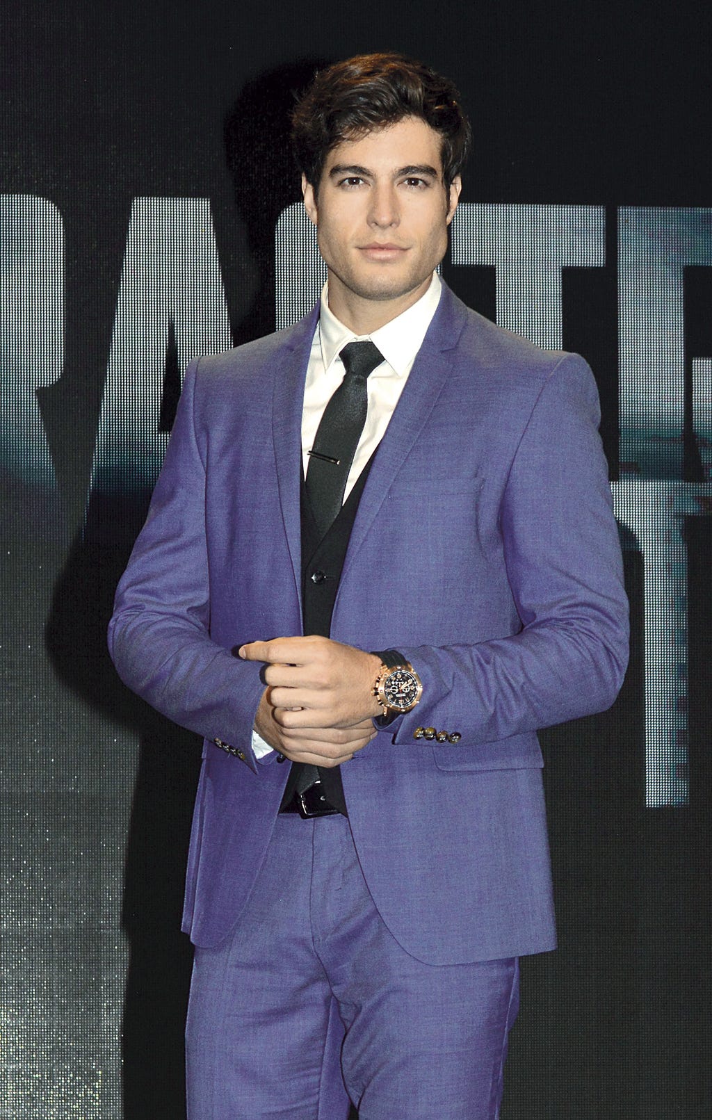 Clothing, Dress shirt, Collar, Coat, Shirt, Joint, Outerwear, Watch, Formal wear, Suit, 