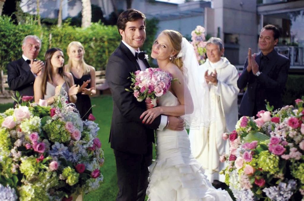 Clothing, Face, Petal, Bouquet, Event, Bridal clothing, Trousers, Dress, Coat, Flower, 