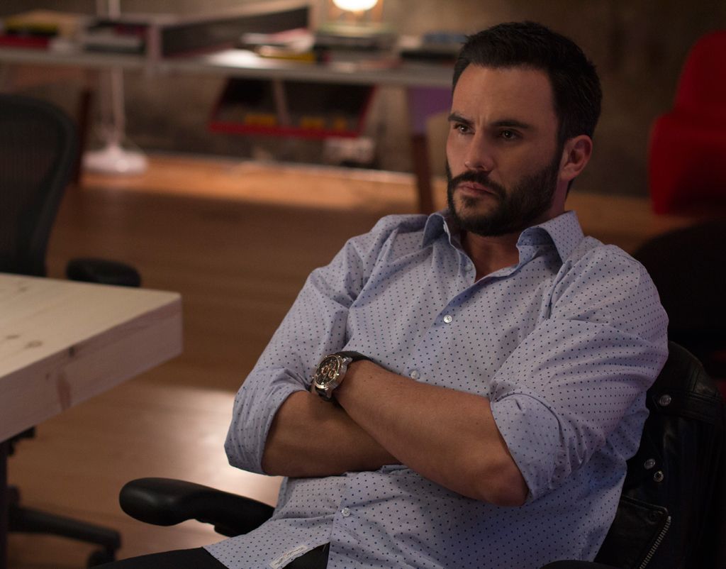Dress shirt, Collar, Wrist, Facial hair, Elbow, Beard, Sitting, Watch, Light fixture, Moustache, 