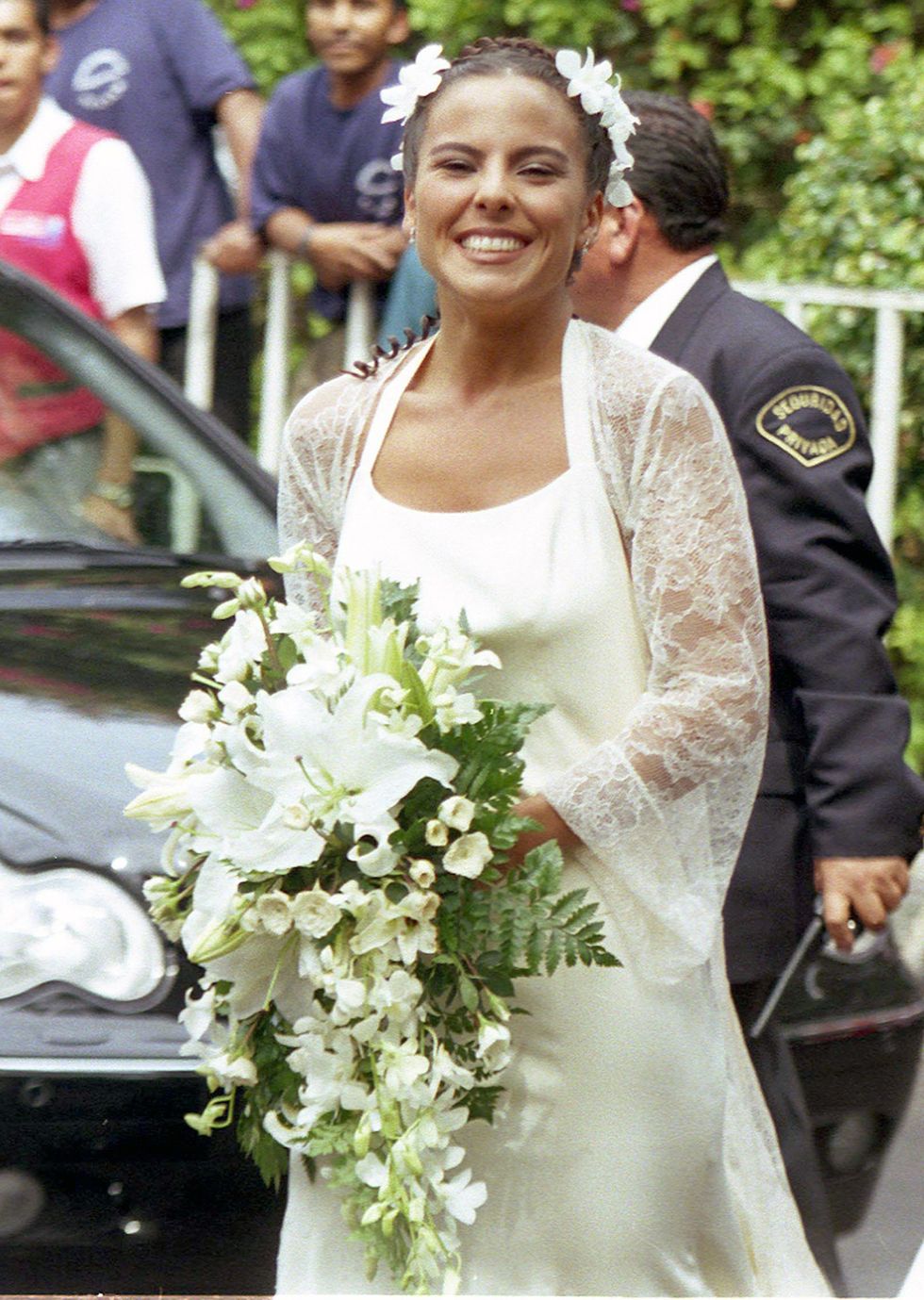 Petal, Bridal clothing, Bouquet, Photograph, Outerwear, Flower, Dress, Happy, Coat, Formal wear, 