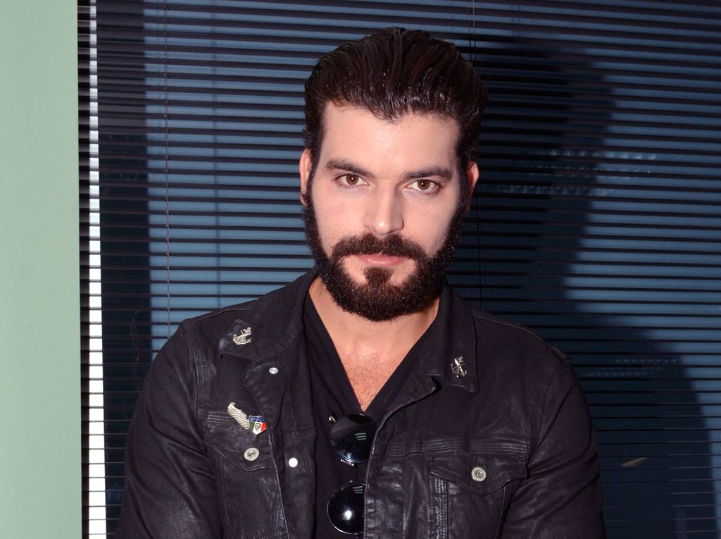 Hairstyle, Facial hair, Dress shirt, Collar, Forehead, Eyebrow, Jacket, Beard, Jaw, Moustache, 