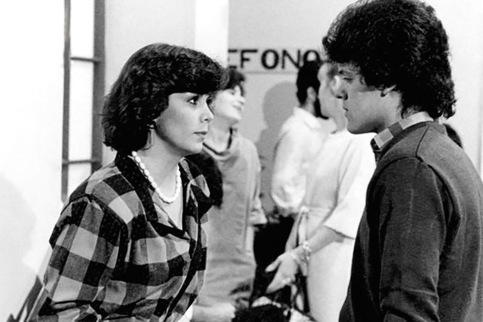 Hairstyle, Style, Interaction, Black hair, Monochrome, Monochrome photography, Black-and-white, Conversation, Jheri curl, Vintage clothing, 