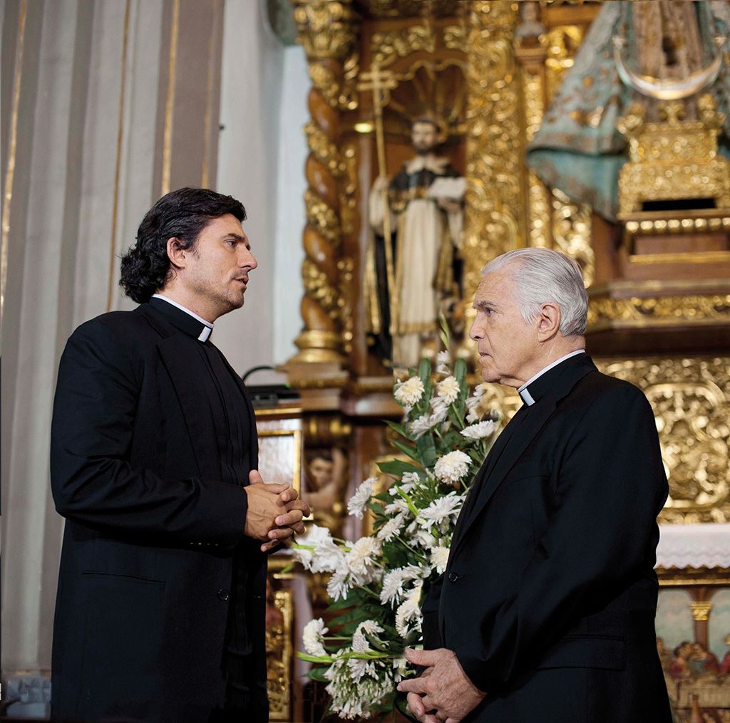 Religious institute, Event, Temple, Priesthood, Ceremony, Suit, Tradition, Floristry, Formal wear, Gesture, 