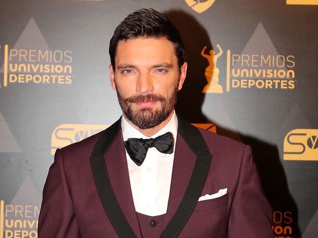 Facial hair, Hair, Beard, Suit, Moustache, Tuxedo, Formal wear, Bow tie, Carpet, Premiere, 