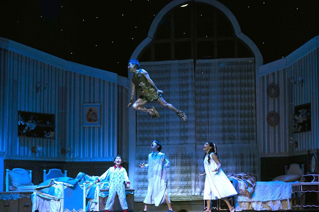 Performance, Acrobatics, Performing arts, Stage, Performance art, Event, Musical, Theatre, Musical theatre, Organism, 