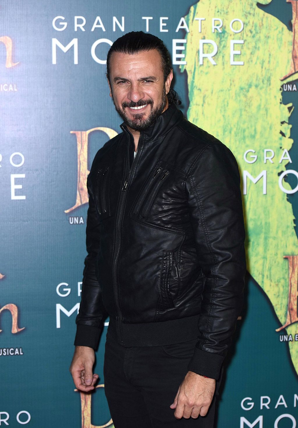 Premiere, Facial hair, Carpet, Event, Jacket, Leather, Beard, 