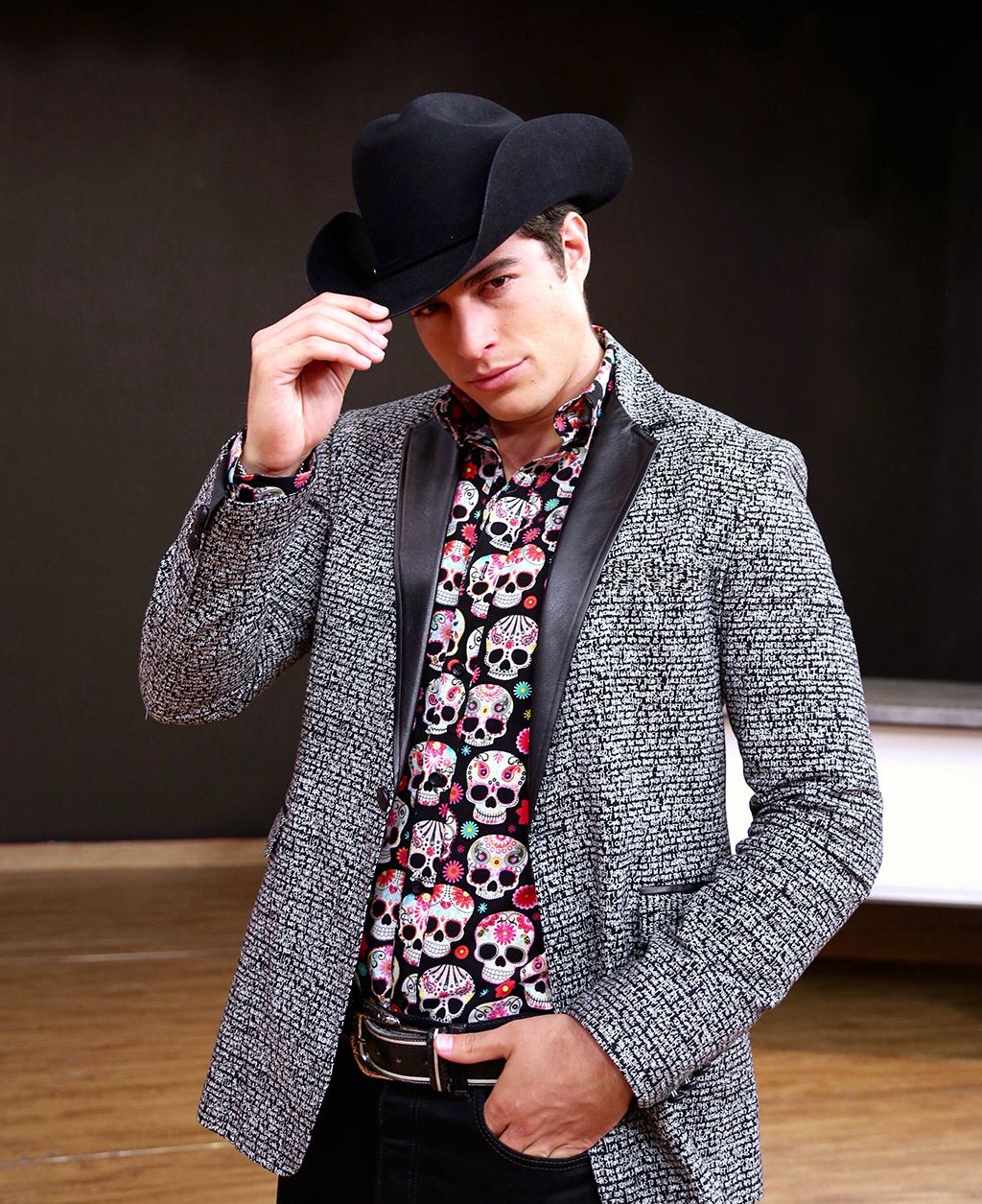 Sleeve, Coat, Collar, Hand, Hat, Outerwear, Jacket, Blazer, Street fashion, Fashion, 