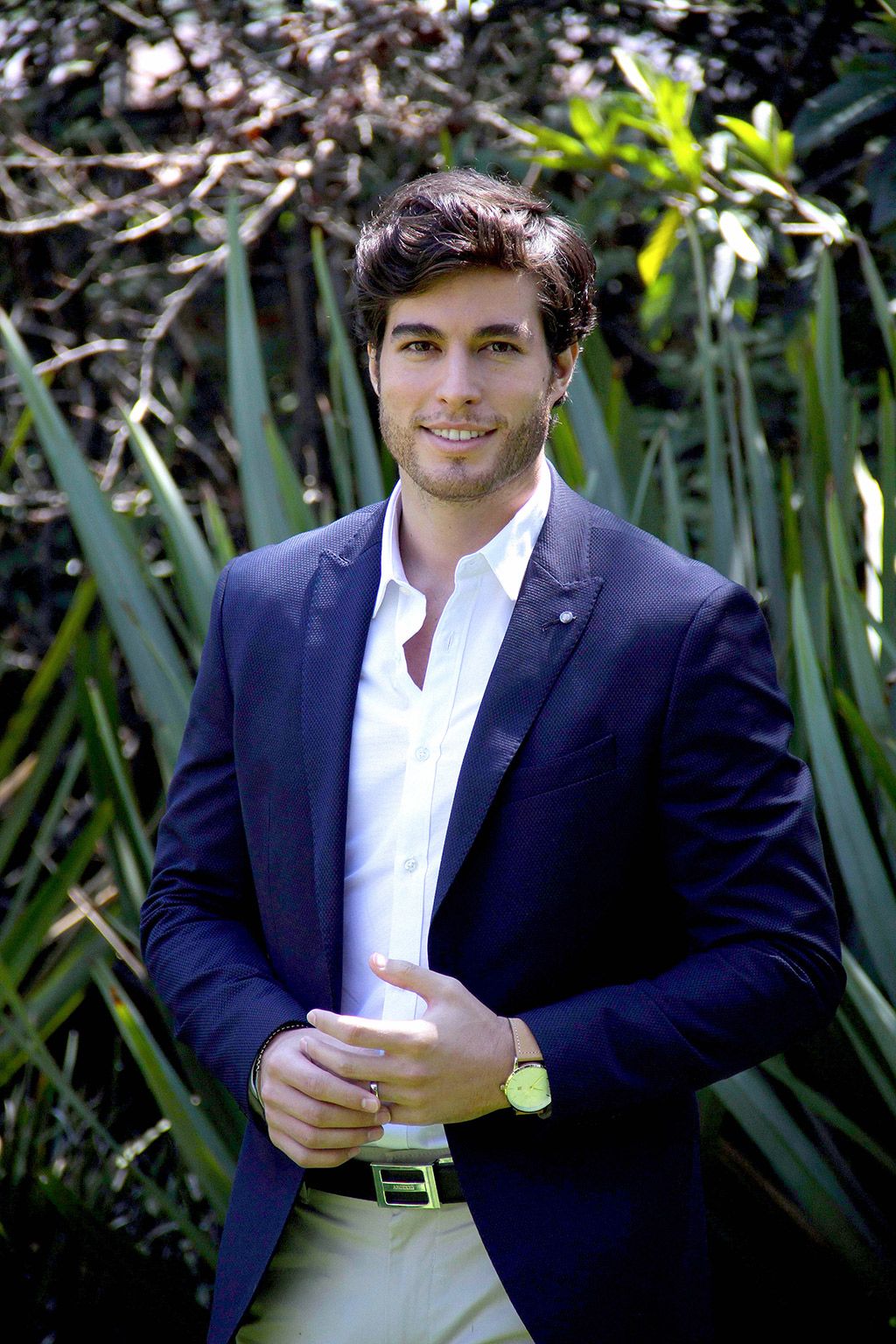 Suit, Formal wear, Tuxedo, Botany, Blazer, Outerwear, Photo shoot, White-collar worker, Photography, Plant, 