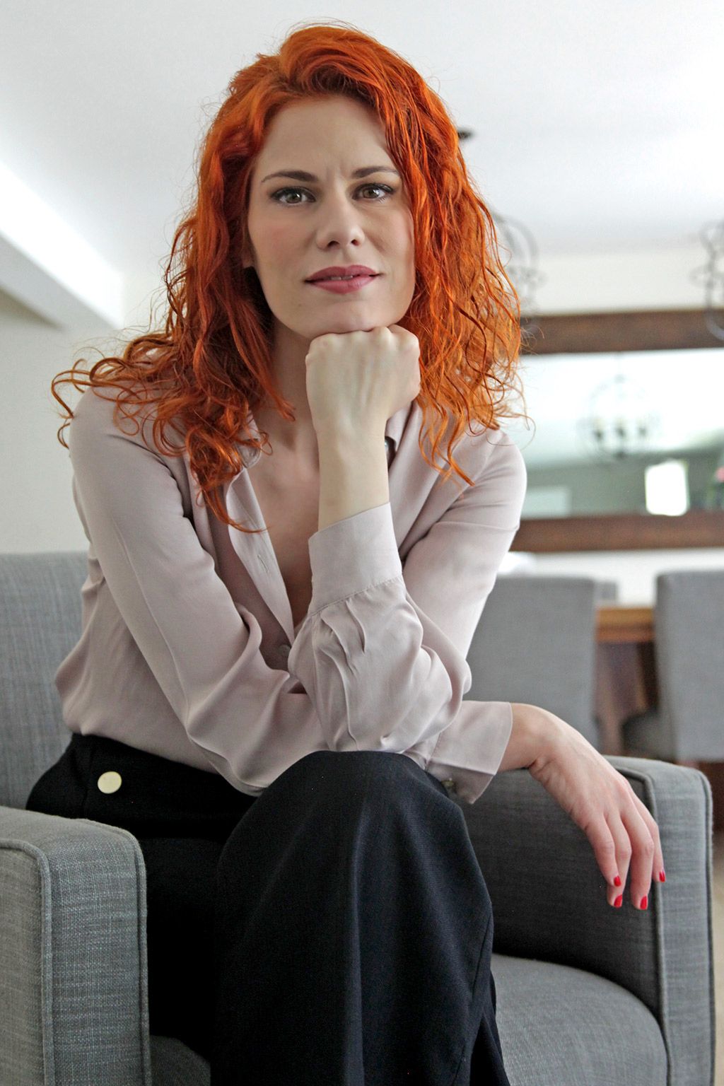 Sitting, Red hair, Beauty, Leg, Long hair, Brown hair, Photography, Photo shoot, Hair coloring, 