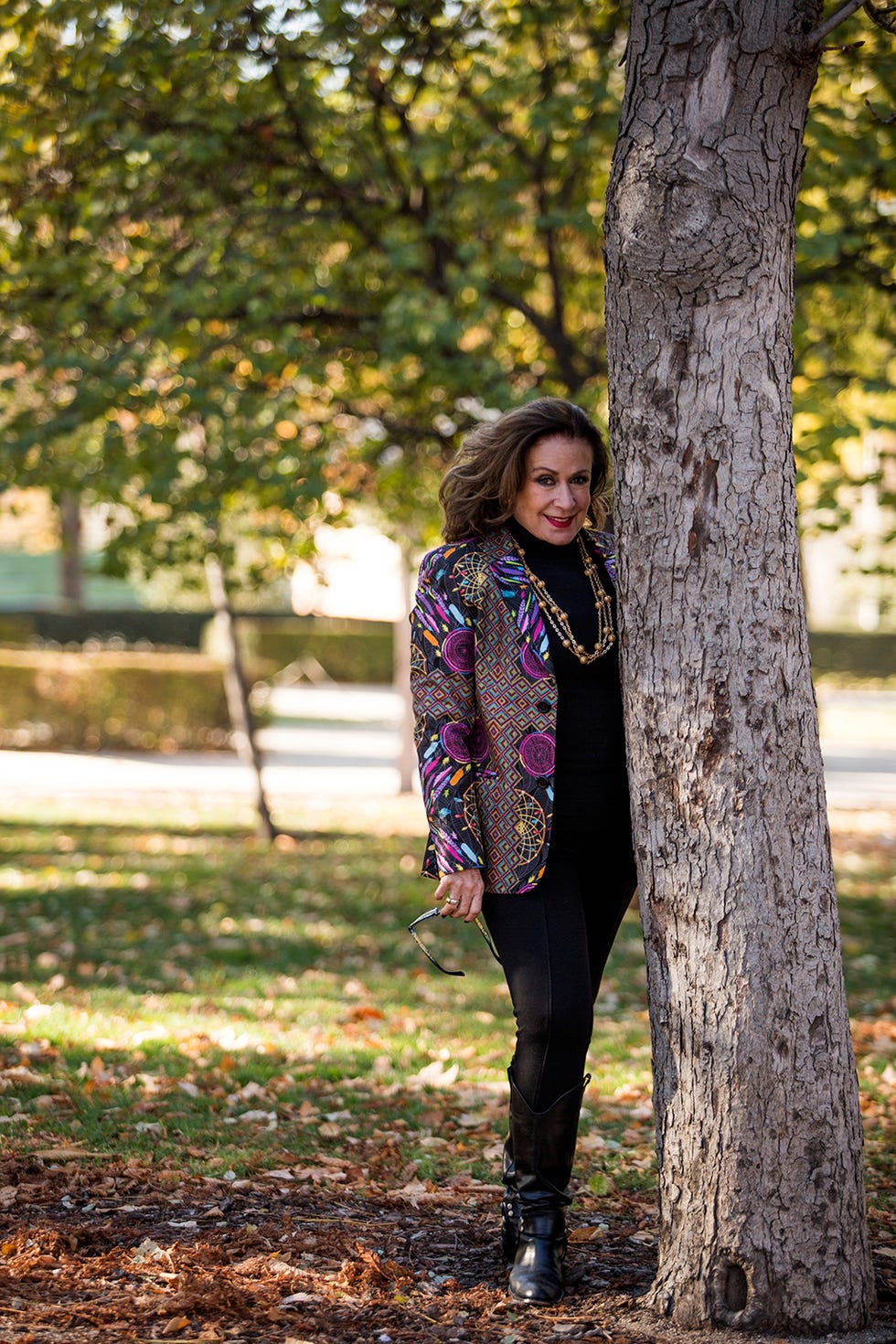 People in nature, Leaf, Green, Tree, Clothing, Yellow, Beauty, Street fashion, Purple, Brown, 