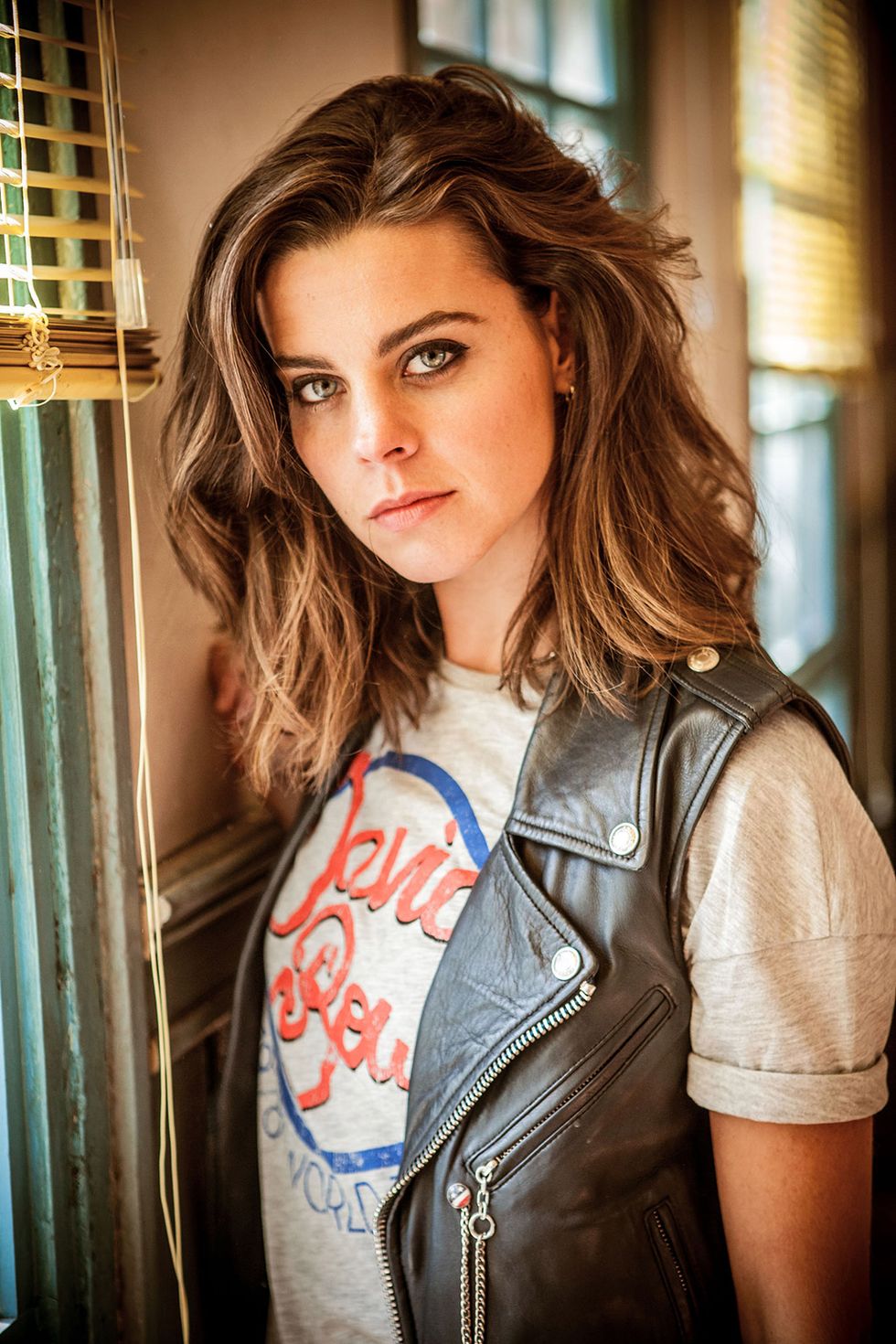 Hair, Beauty, Hairstyle, Long hair, Brown hair, Leather jacket, Lip, Photo shoot, Photography, Cool, 