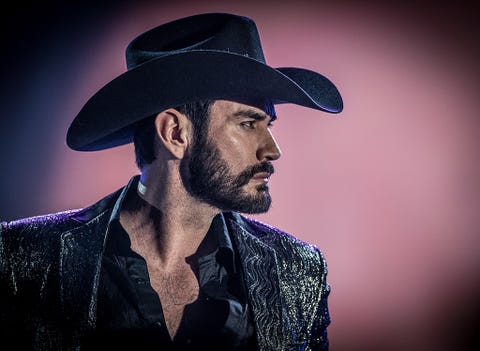 Facial hair, Hat, Fashion, Music artist, Human, Headgear, Beard, Cool, Fashion accessory, Fedora, 
