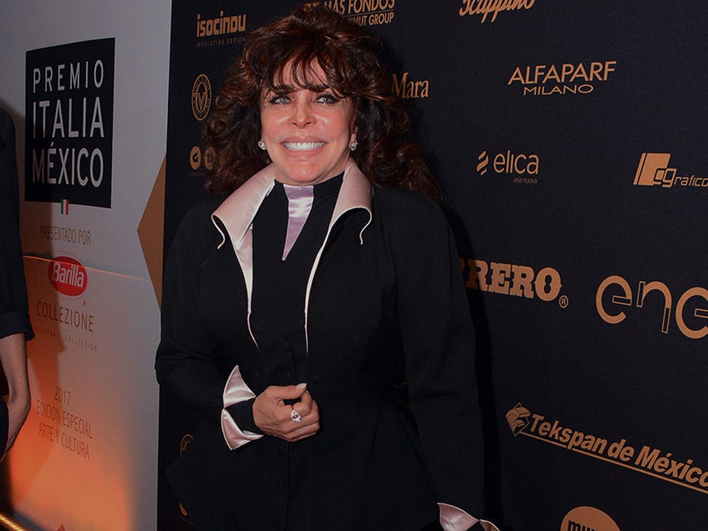 Verónica Castro, premiada en Italia por 'Los ricos también ...