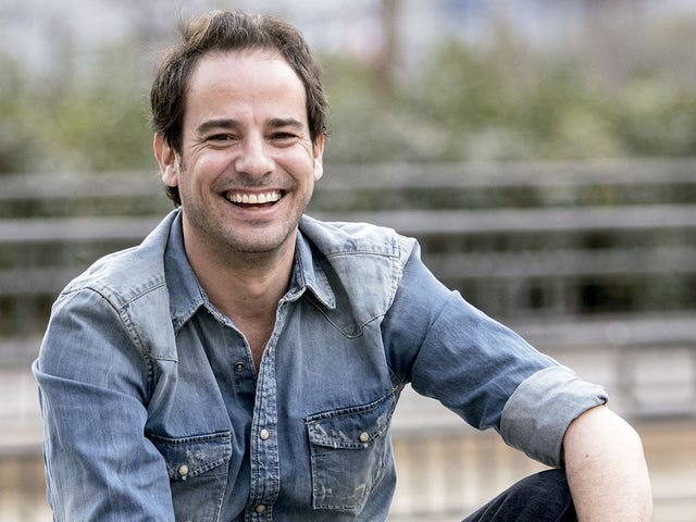 Facial expression, Jeans, Smile, Denim, Sitting, Human, Photography, Portrait photography, Textile, Happy, 