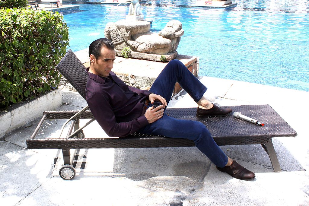 Leisure, Sitting, Furniture, Outdoor furniture, Water, Vacation, Leg, Tourism, Table, Sunlounger, 