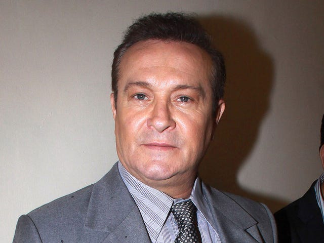 Forehead, Businessperson, White-collar worker, Elder, Official, 