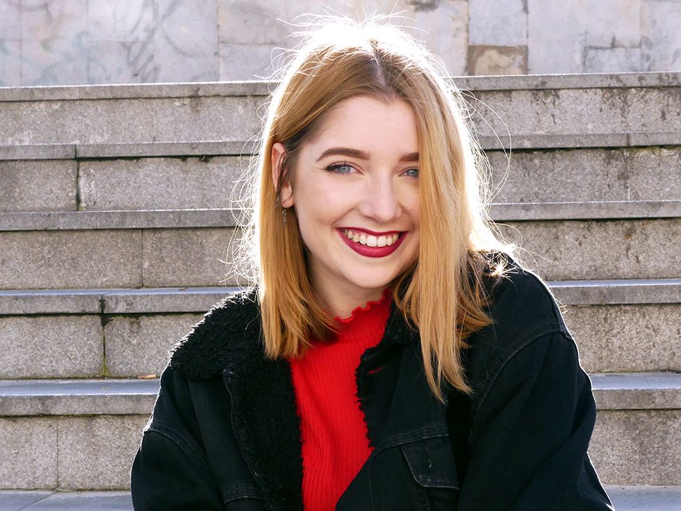 Hair, Face, Lip, Blond, Facial expression, Red, Beauty, Hairstyle, Street fashion, Smile, 