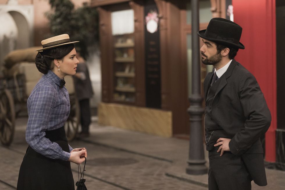 Headgear, Conversation, Hat, 