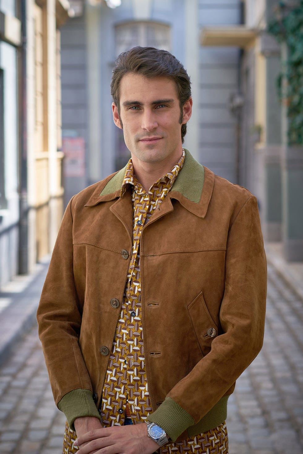 Street fashion, Fashion, Human, Outerwear, Jacket, Photography, Dress shirt, Beige, Neck, Top, 