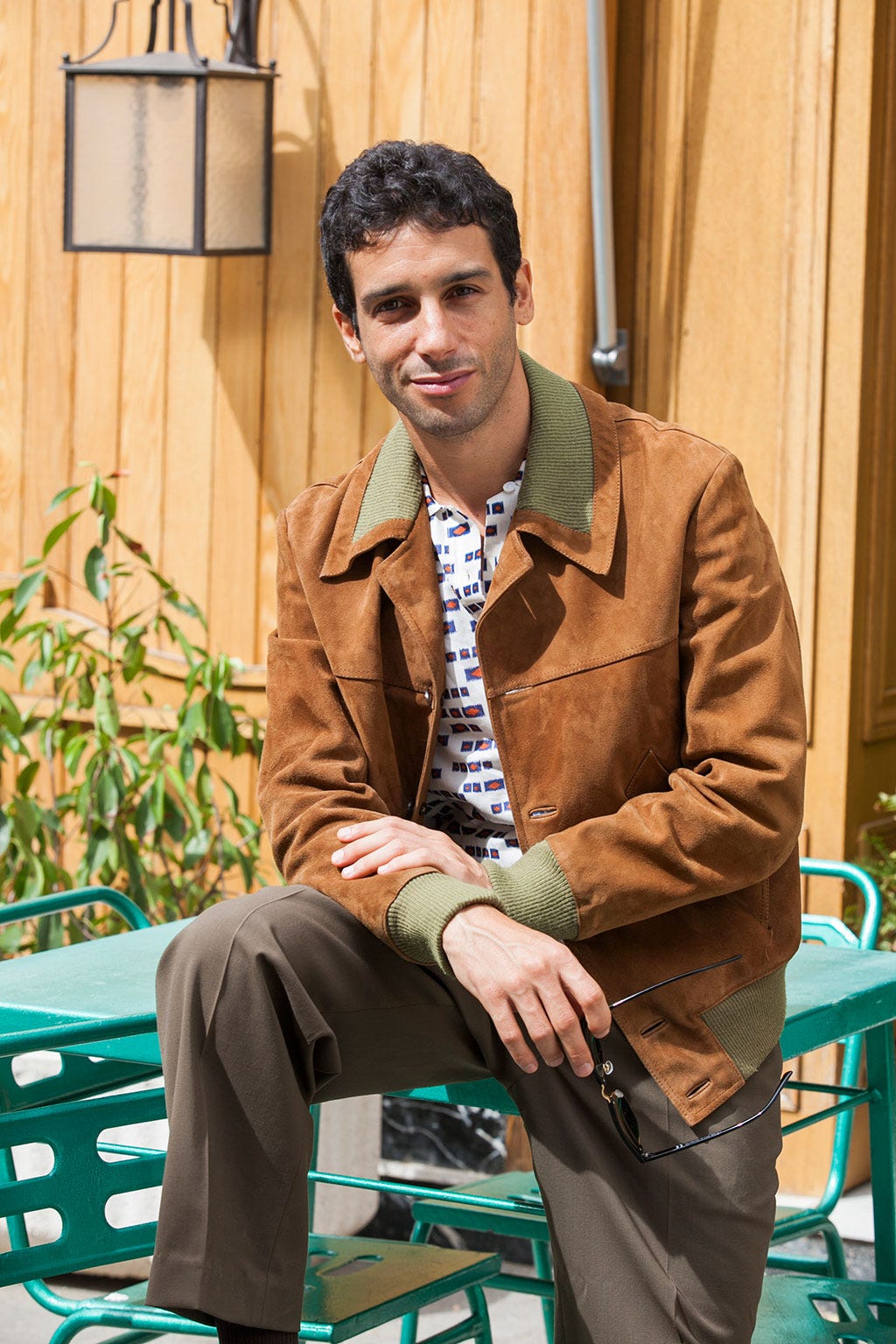 Human body, Dress shirt, Textile, Sitting, Collar, Blazer, Curtain, Suit trousers, Street fashion, Bag, 