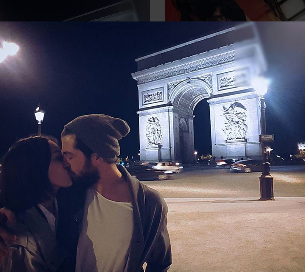 Kiss, Night, Arch, Interaction, Romance, Light, Love, Triumphal arch, Honeymoon, Midnight, 