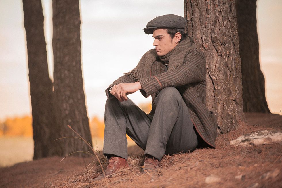 Cap, Sitting, People in nature, Trunk, Thinking, Flat cap, 