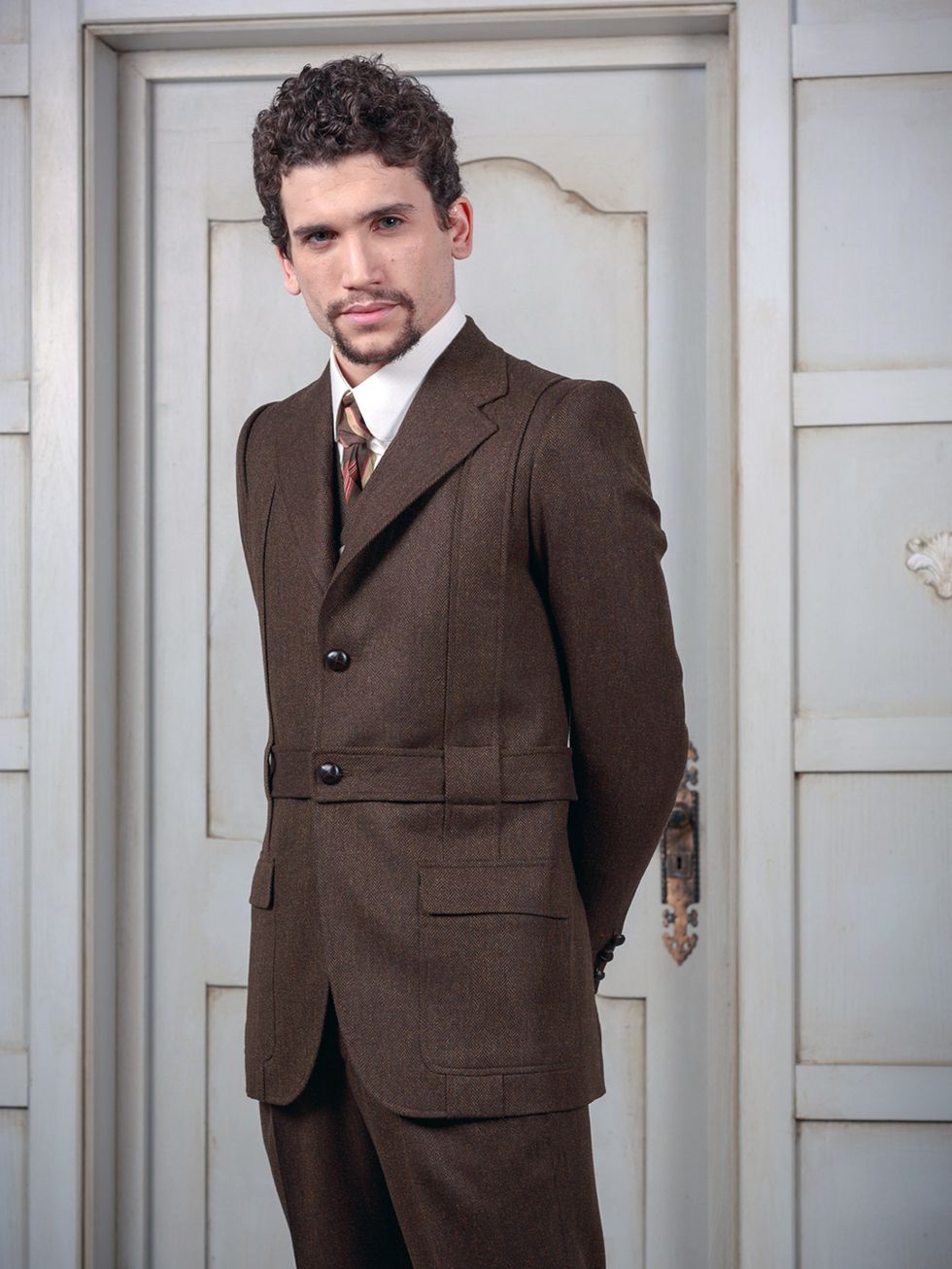 Clothing, Coat, Brown, Dress shirt, Collar, Sleeve, Trousers, Suit trousers, Pocket, Shirt, 