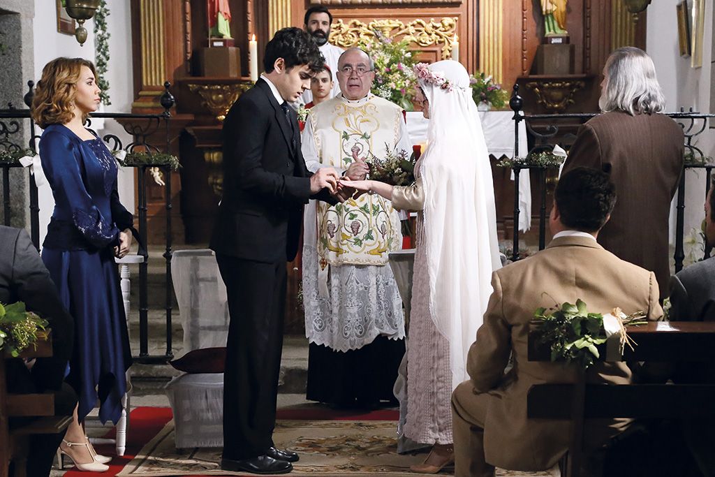 Ceremony, Wedding dress, Event, Wedding, Bridal clothing, Veil, Formal wear, Dress, Marriage, Gown, 