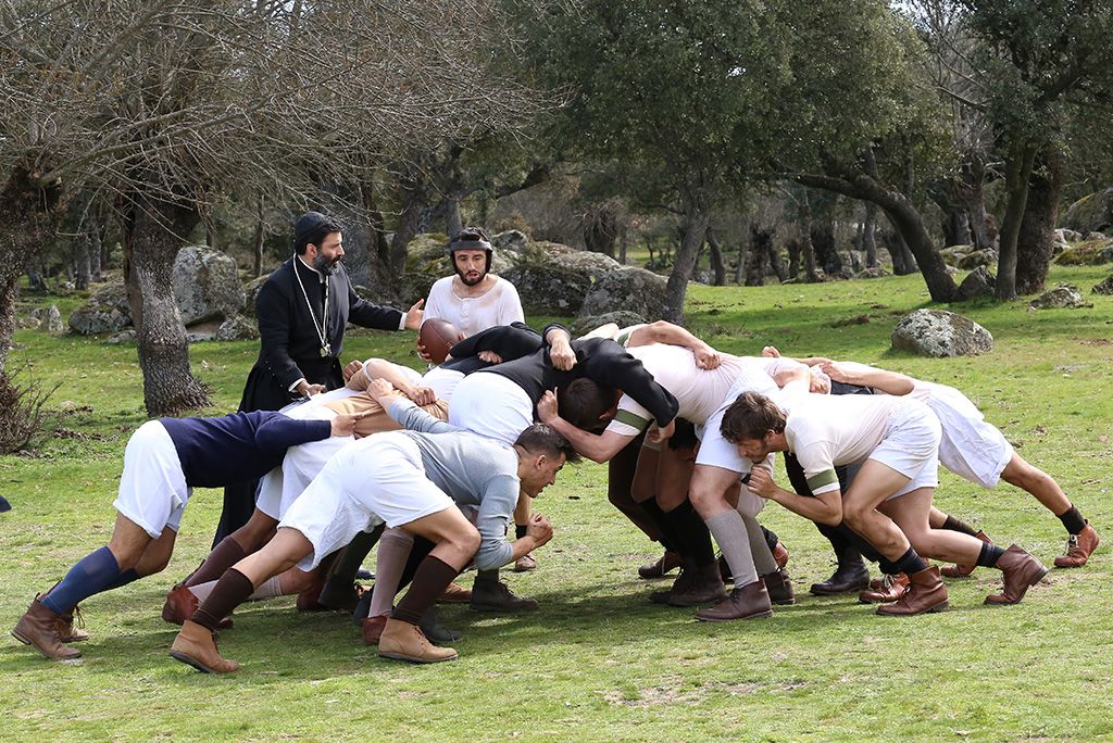 Team, Fun, Grass, Team sport, Event, Recreation, Plant, Competition event, 