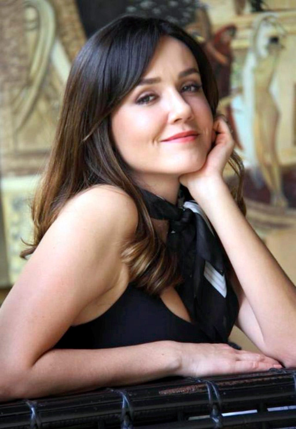 Hair, Beauty, Photo shoot, Hairstyle, Sitting, Black hair, Leg, Long hair, Photography, Thigh, 