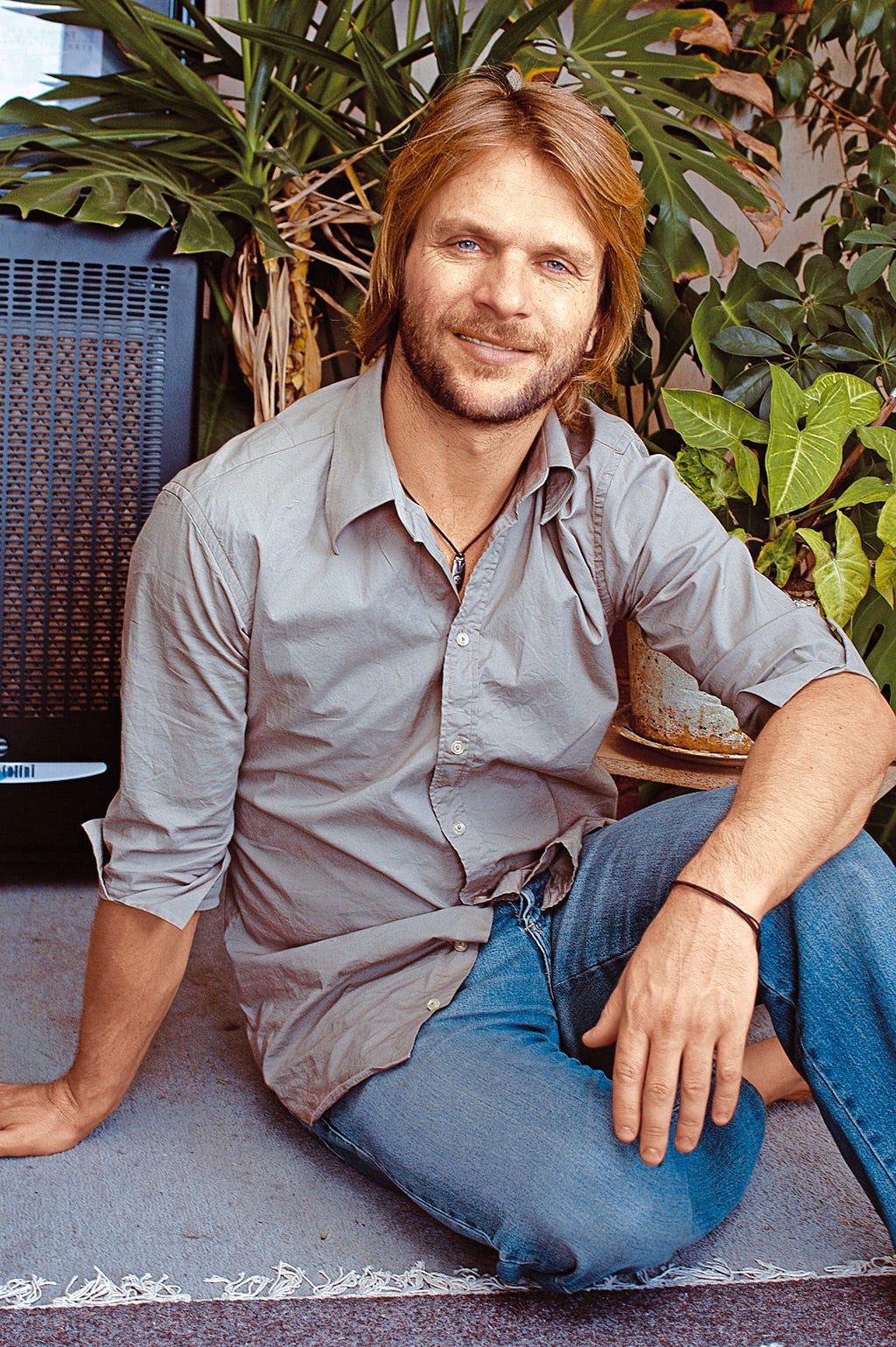 Denim, Facial hair, Dress shirt, Jeans, Shirt, Sitting, Beard, Moustache, Lap, Flowerpot, 