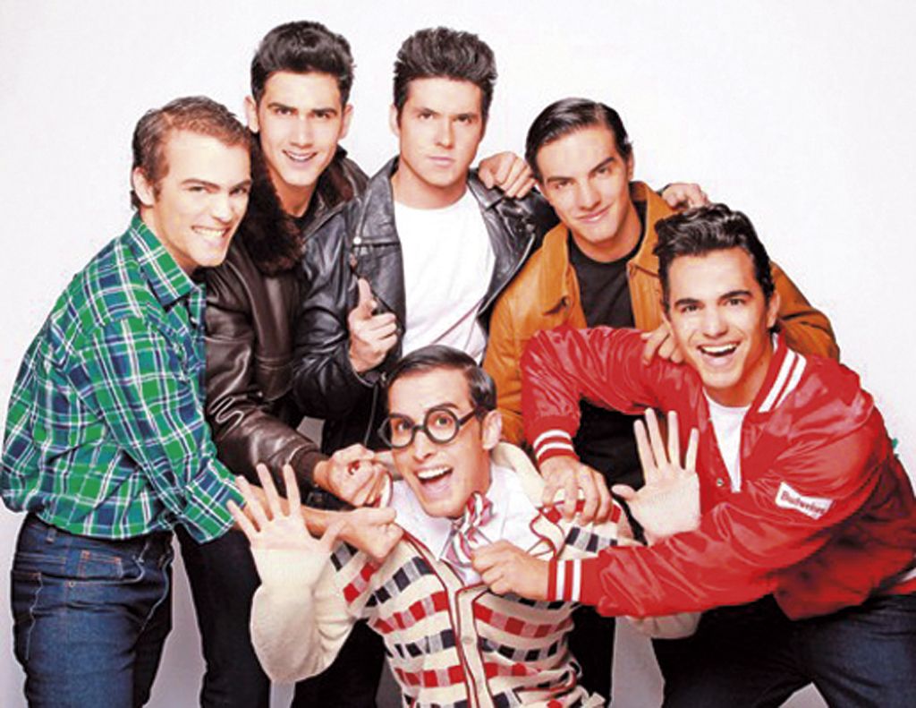 Face, Hair, Head, Smile, Mouth, People, Eye, Fun, Social group, Hand, Face, Hair, Head, Smile, Mouth, People, Eye, Fun, Social group, Hand,