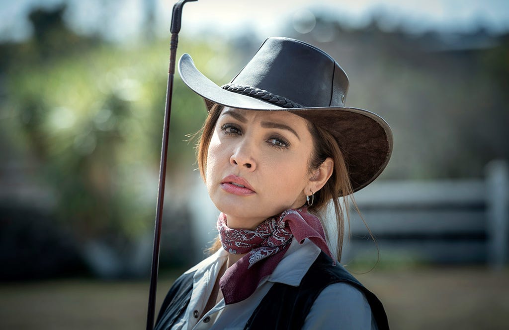 Clothing, Nose, Mouth, Hat, Fashion accessory, Collar, Headgear, Costume accessory, Fashion, Sun hat, 