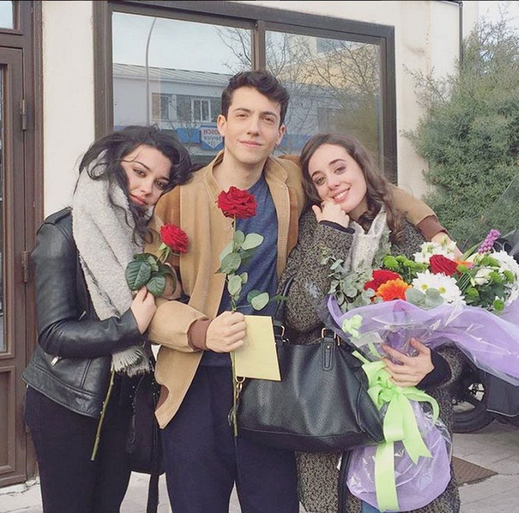 Bag, Bouquet, Floristry, Luggage and bags, Cut flowers, Flower Arranging, Love, Street fashion, Artificial flower, Floral design, 