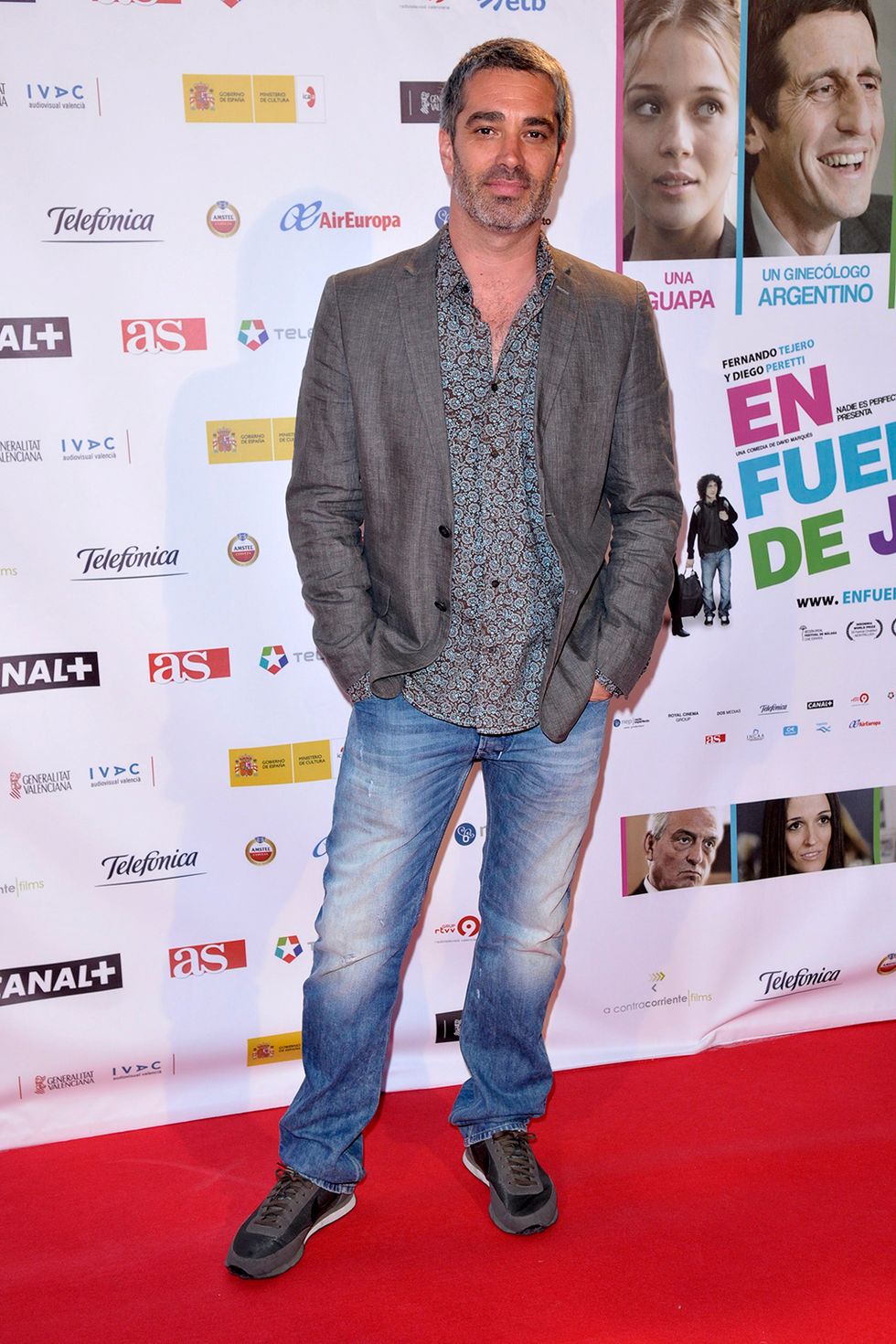 Red carpet, Carpet, Premiere, Event, Flooring, Facial hair, 