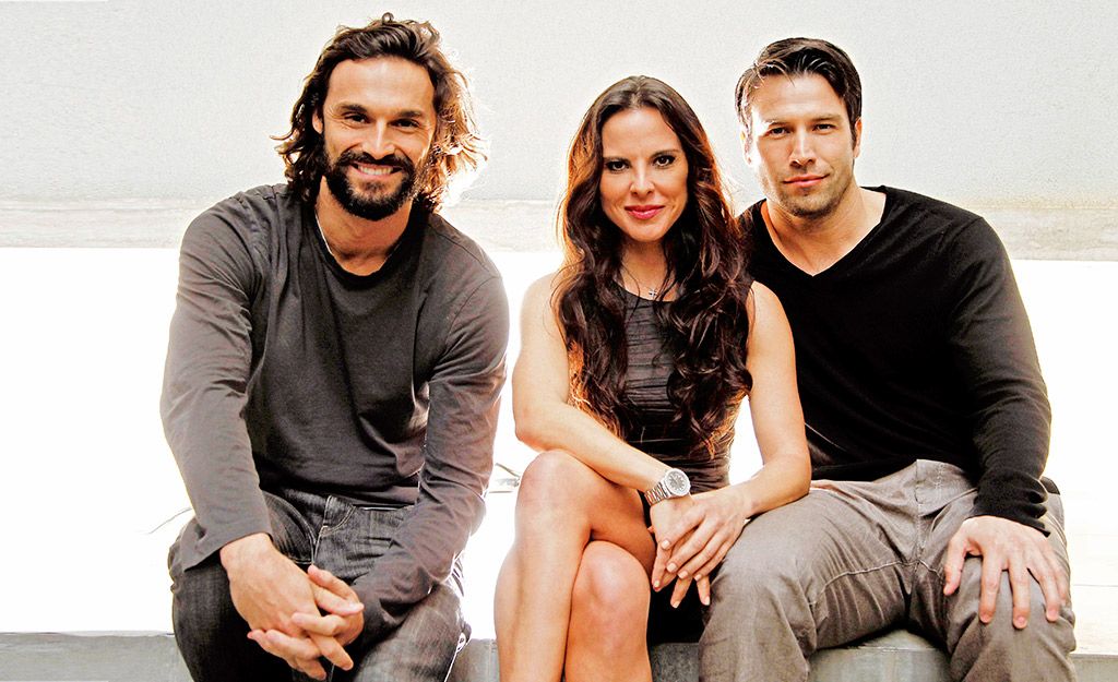 Facial hair, People, Eye, Sitting, Happy, Facial expression, Beard, Interaction, Comfort, People in nature, 