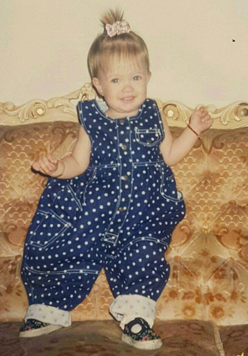 Clothing, Mouth, Eye, Child, Baby & toddler clothing, Pattern, Iris, Headpiece, Toddler, Hair accessory, 