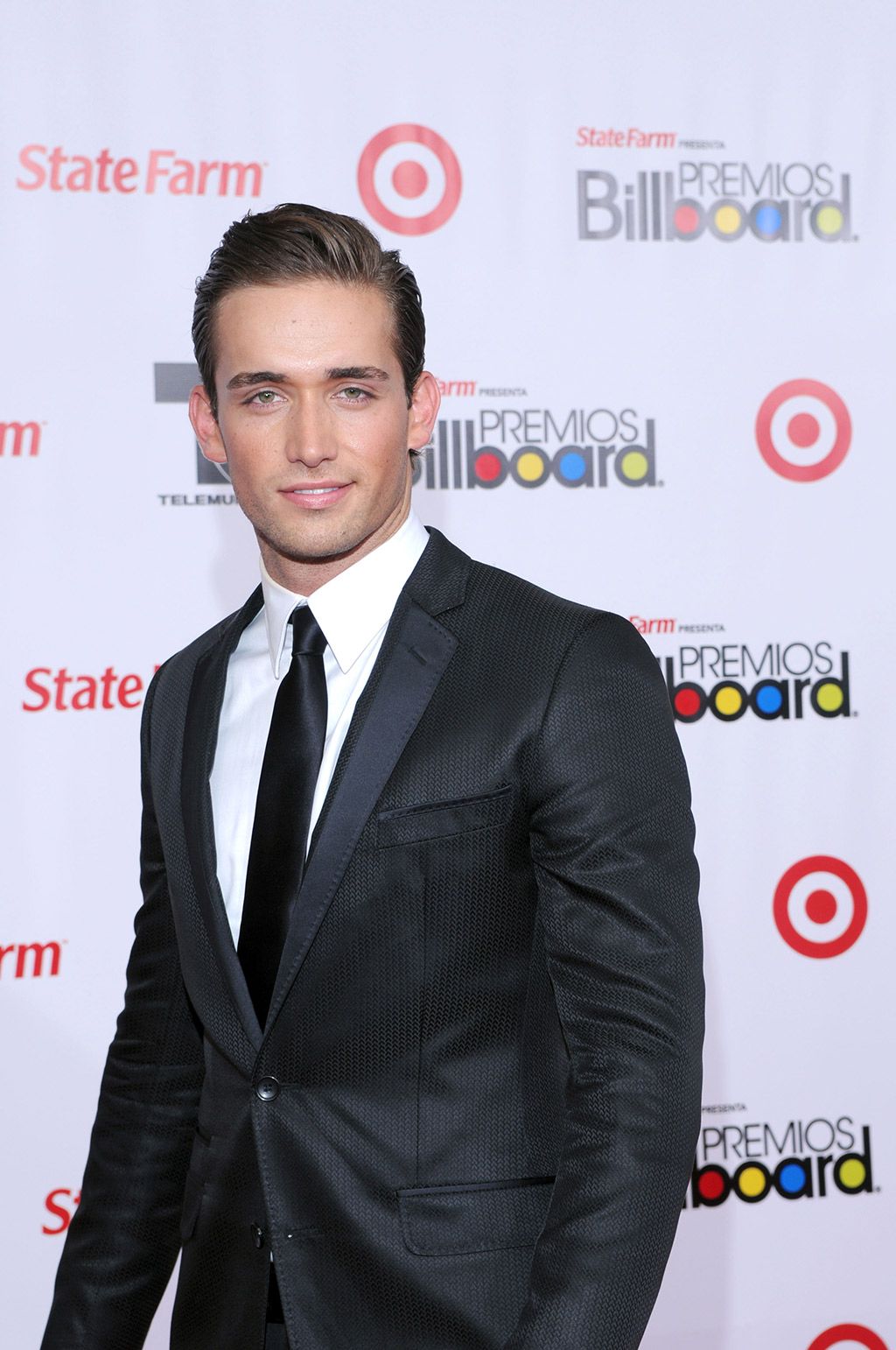 Suit, Formal wear, White-collar worker, Tuxedo, Premiere, Tie, Event, Carpet, Red carpet, Businessperson, 