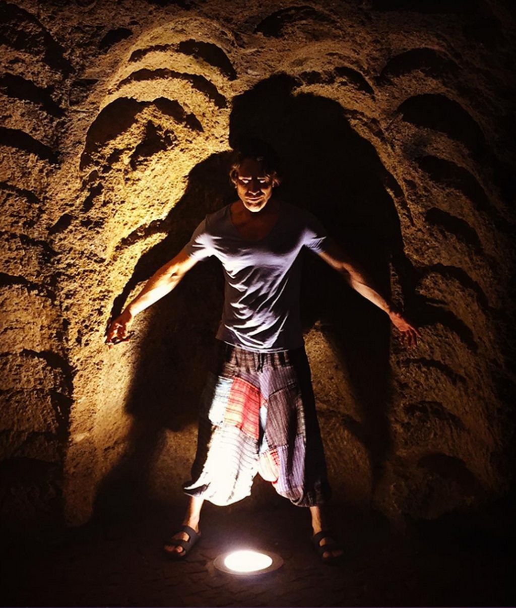 Darkness, Temple, Flash photography, Brick, Balance, 