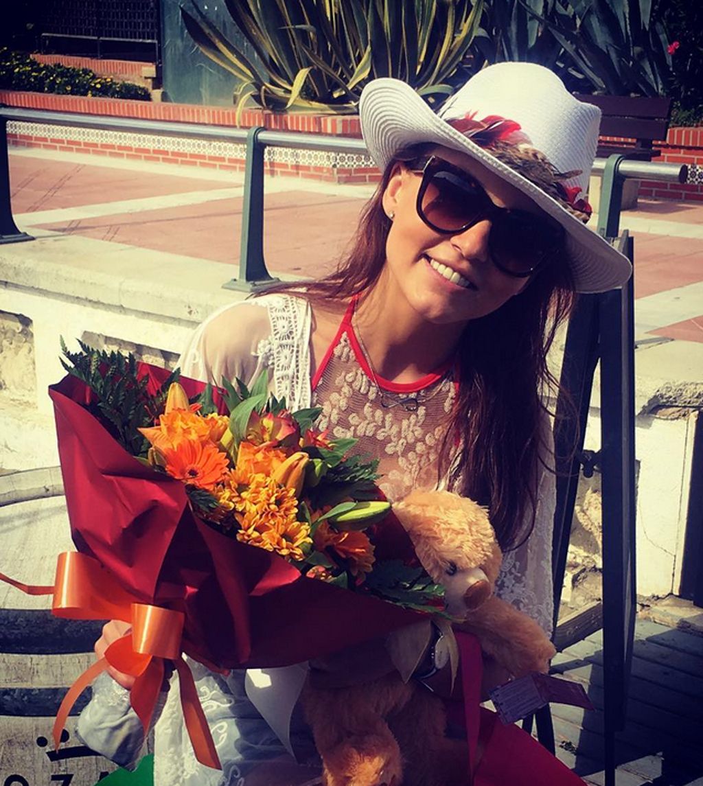 Hat, Bouquet, Cut flowers, Fashion accessory, Sun hat, Floristry, Costume accessory, Flower Arranging, Sunglasses, Floral design, 