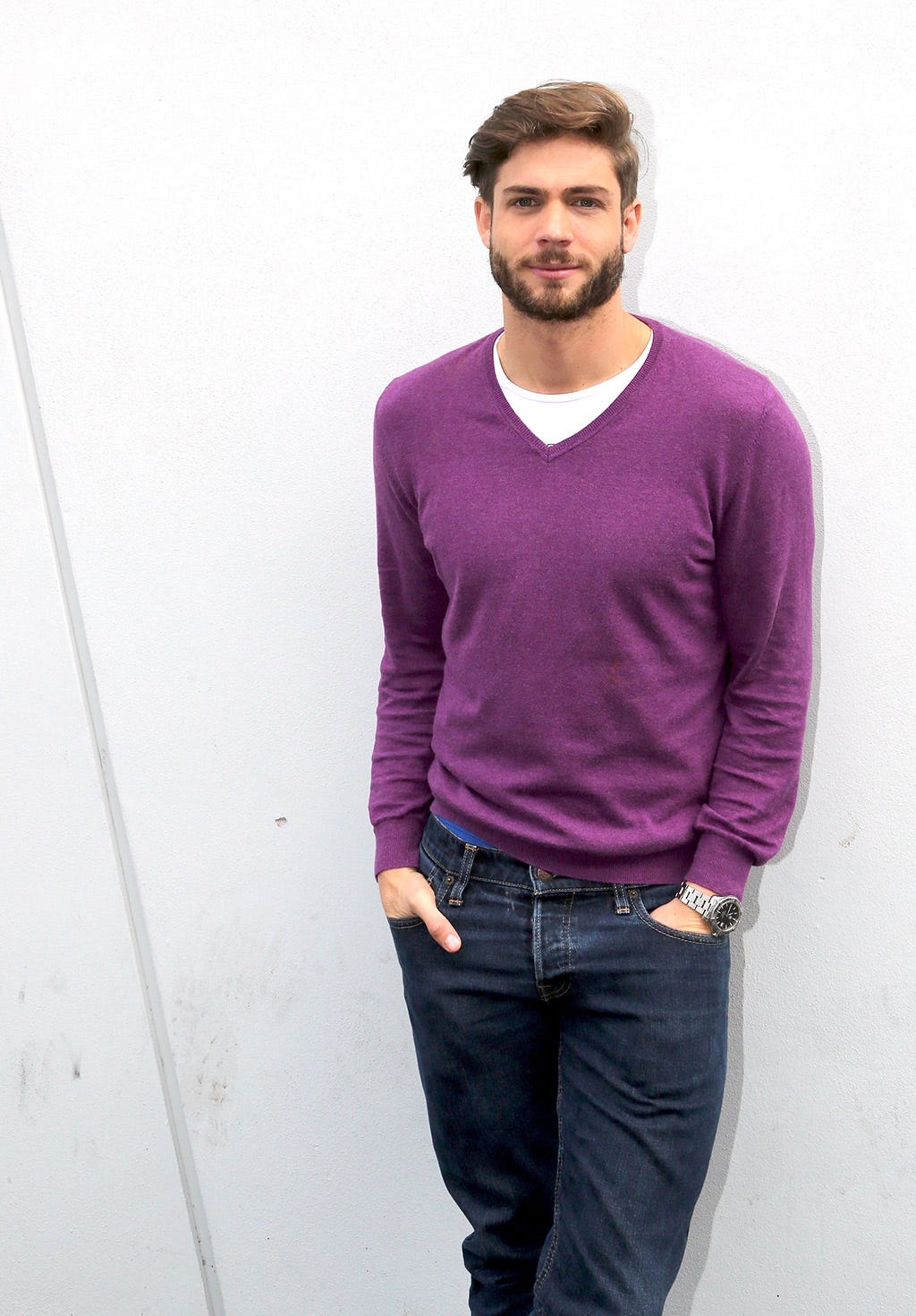 Sleeve, Trousers, Denim, Jeans, Shoulder, Textile, Standing, Joint, Elbow, Collar, 